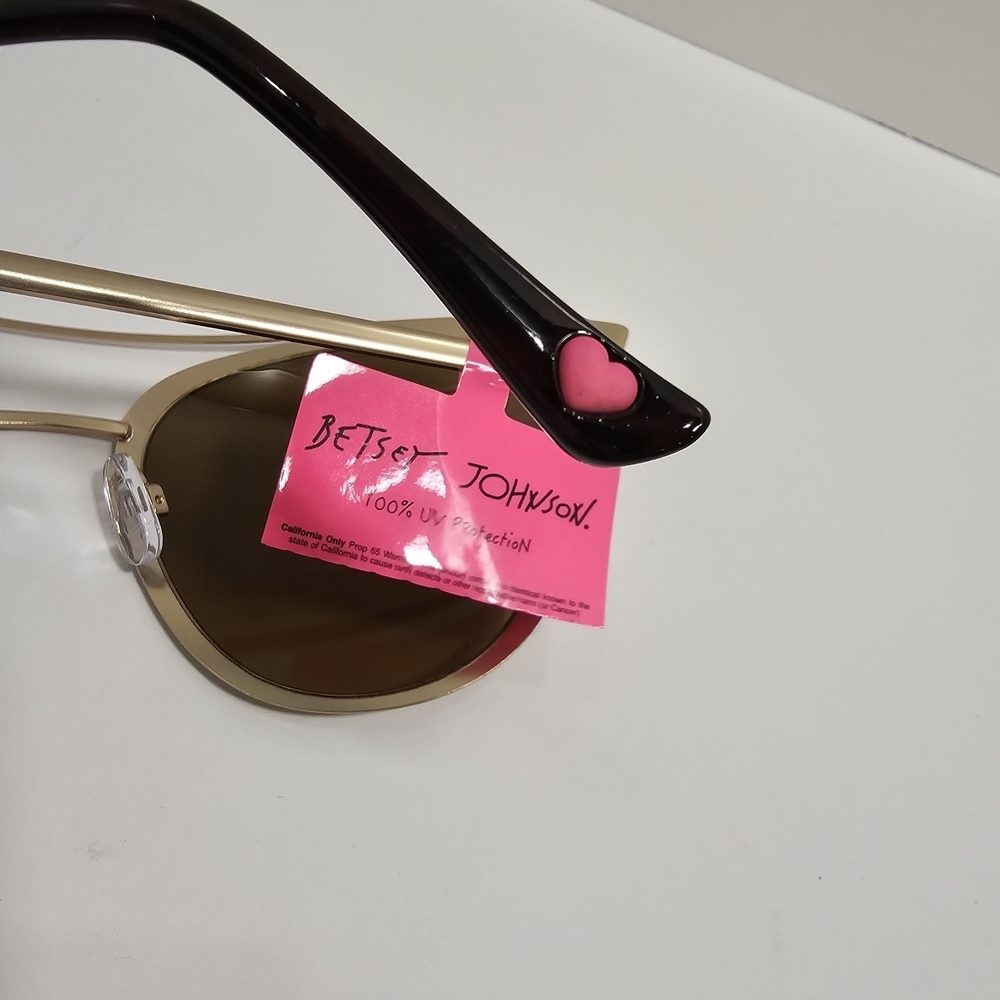 NWT Betsey Johnson Gold Cat Eye Sunglasses Metal Pink Heart Summer Festival - Picture 8 of 8